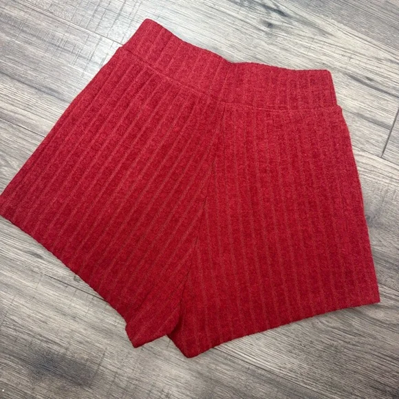 Alo Yoga | Ribbed High-Waist Short - Picture 2 of 4